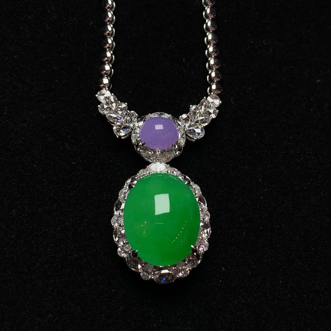 An Exquisite Jadeite Pendant: An Exquisite Jadeite Pendant,Size:1.1inx0.6inx0.4in,0.6inx0.5inx0.1in 翡翠冰阳绿蛋面吊坠