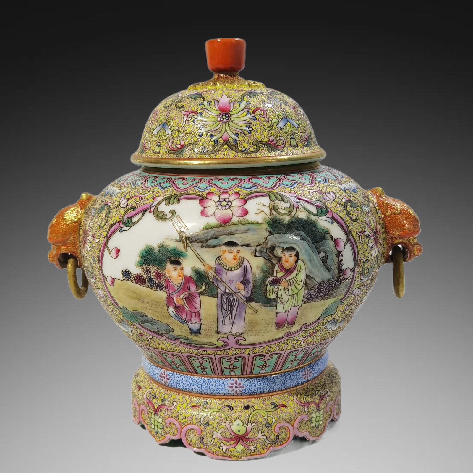 A Exquisite Hotan Jade Gilt Jade pendant: A Exquisite Hotan Jade Gilt Jade pendant,Han Dynasty, China,Size:3.3inx1.7inx0.4in,Weight:52.7g 和田玉鎏金玉佩,中国汉代