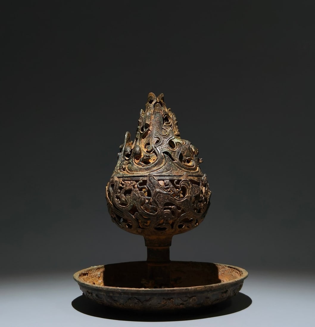 A Exquisite Bronze Dragon-Ears Jar: A Exquisite Bronze Dragon-Ears Jar,Han Dynasty, China,Size:10.2inx13inx7.9in 青铜龙耳罐,中国汉代