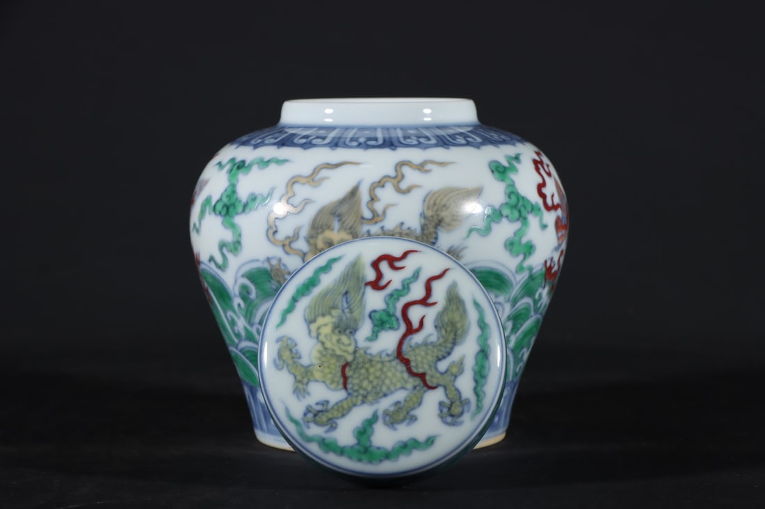 An Exquisite Doucai Auspicious Beast Pattern Jar - 7