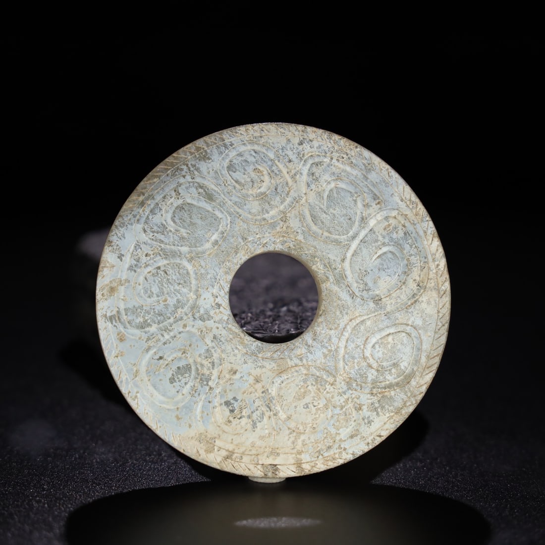 A Exquisite Hotan Jade Deer Seal: An Exquisite Hotan Jade Bi,Qing Dynasty, China,Size:3.3inx0.3in,Weight:103.6g 和田玉璧,中国清代