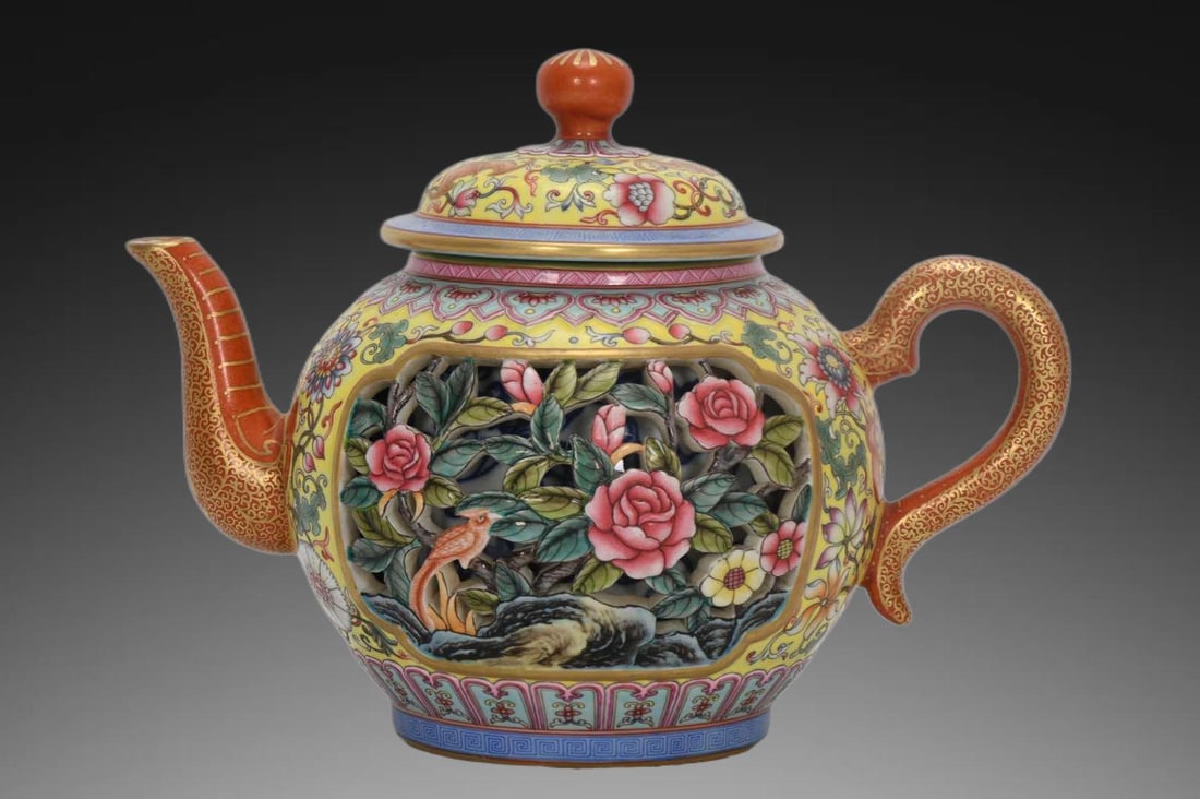 A Exquisite Chai Kiln Pea-Green Glaze Lotus Pattern Vase: A Exquisite Chai Kiln Pea-Green Glaze Lotus Pattern Vase,Qing Dynasty, China,Qianlong Six-character Mark,Size:10.8inx3.7inx5.9in 柴窑豆青釉莲花纹瓶