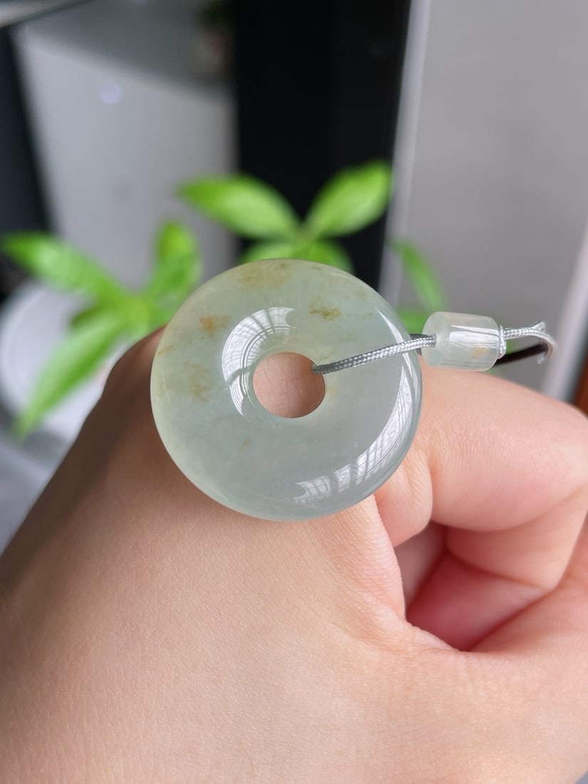 An Exquisite Jadeite Pendant