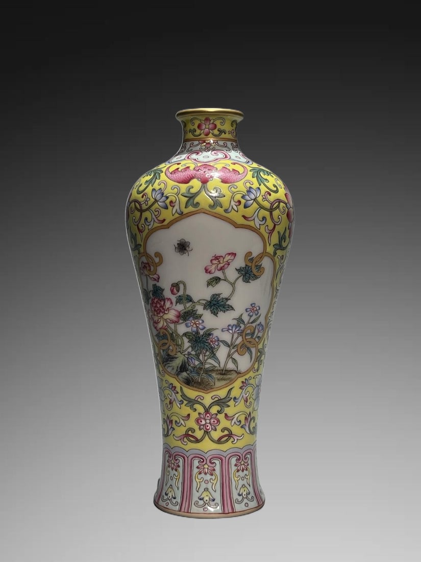 A Exquisite Hotan Jade Pot: A Exquisite Hotan Jade Pot,Han Dynasty, China,Size:6.3inx2.8inx7.5in,Weight:492g 和田玉壶,中国汉代