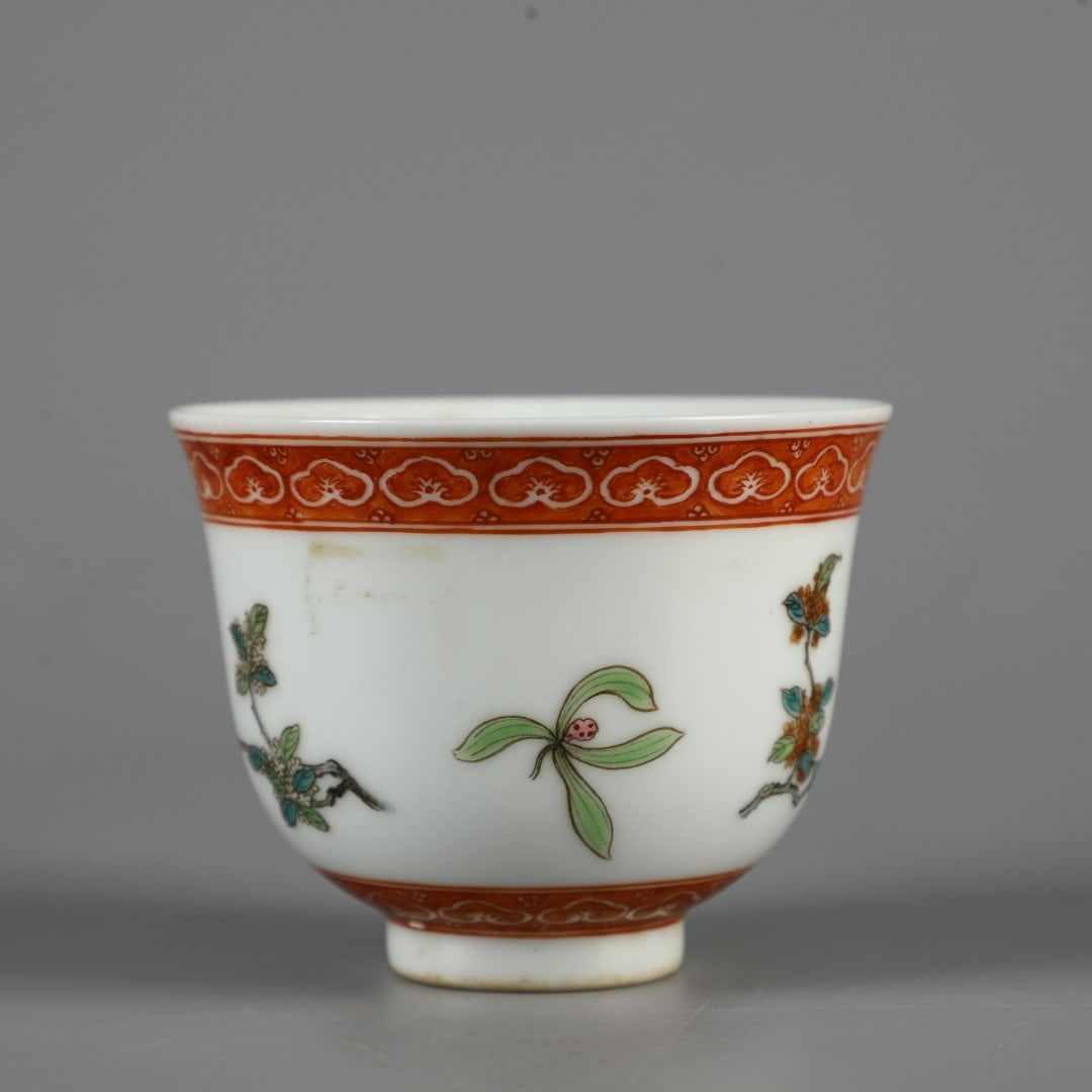 An Exquisite Wucai Flower Pattern Cup - 2