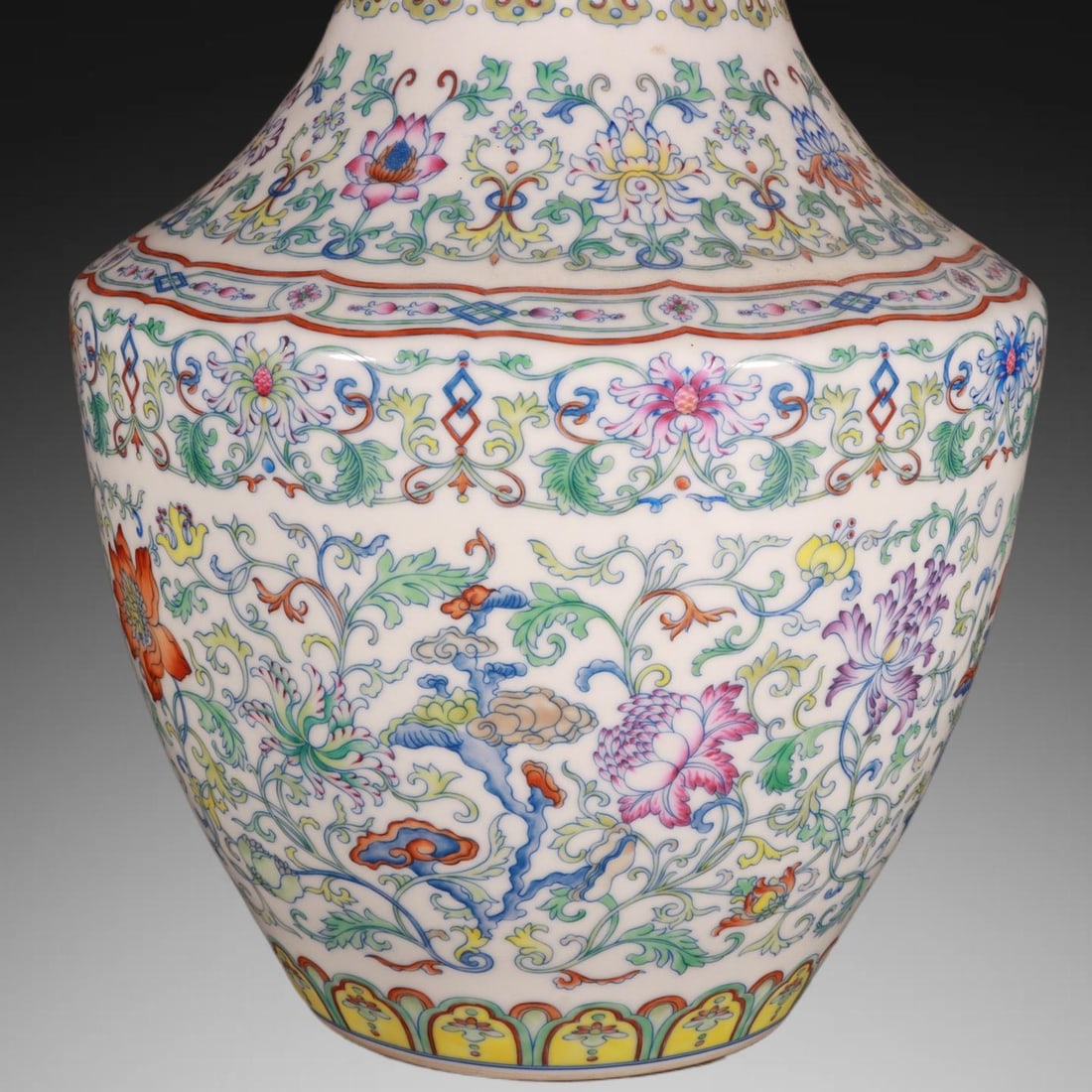 An Exquisite Blue and White Doucai Lotus Pattern Vase - 3