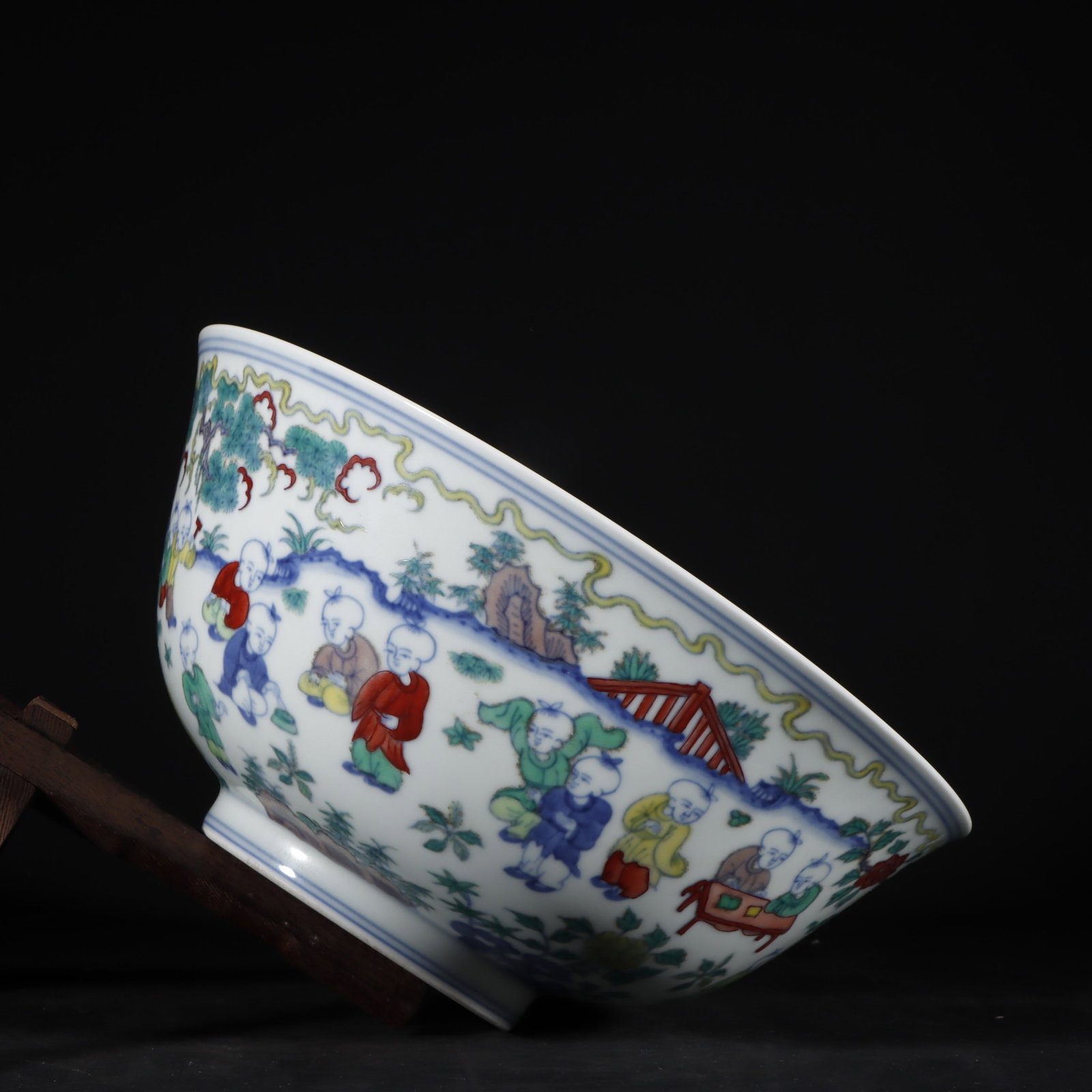 An Exquisite Doucai Figures Pattern - 6