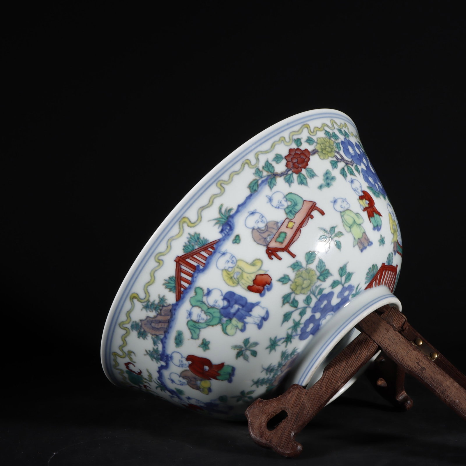 An Exquisite Doucai Figures Pattern - 7