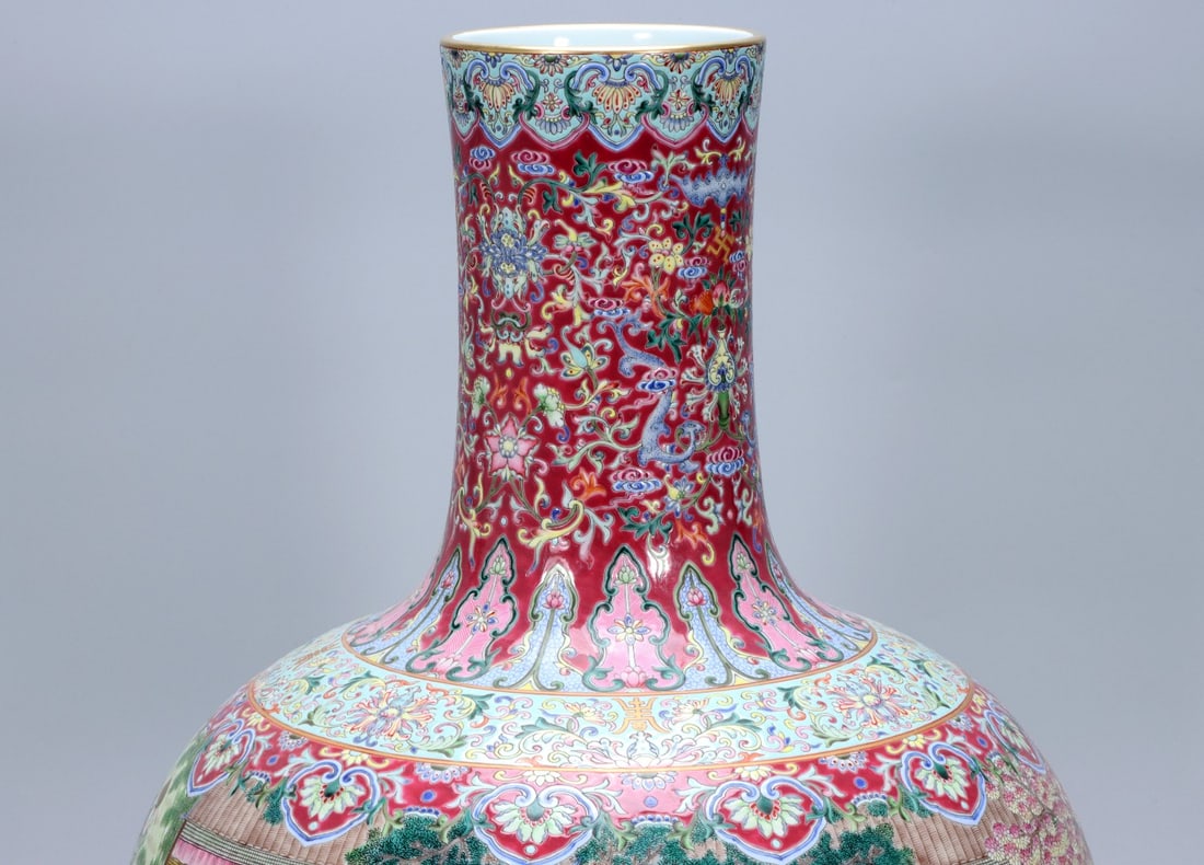 An Exquisite Ruby Red-Glazed Figures Pattern Vase - 4