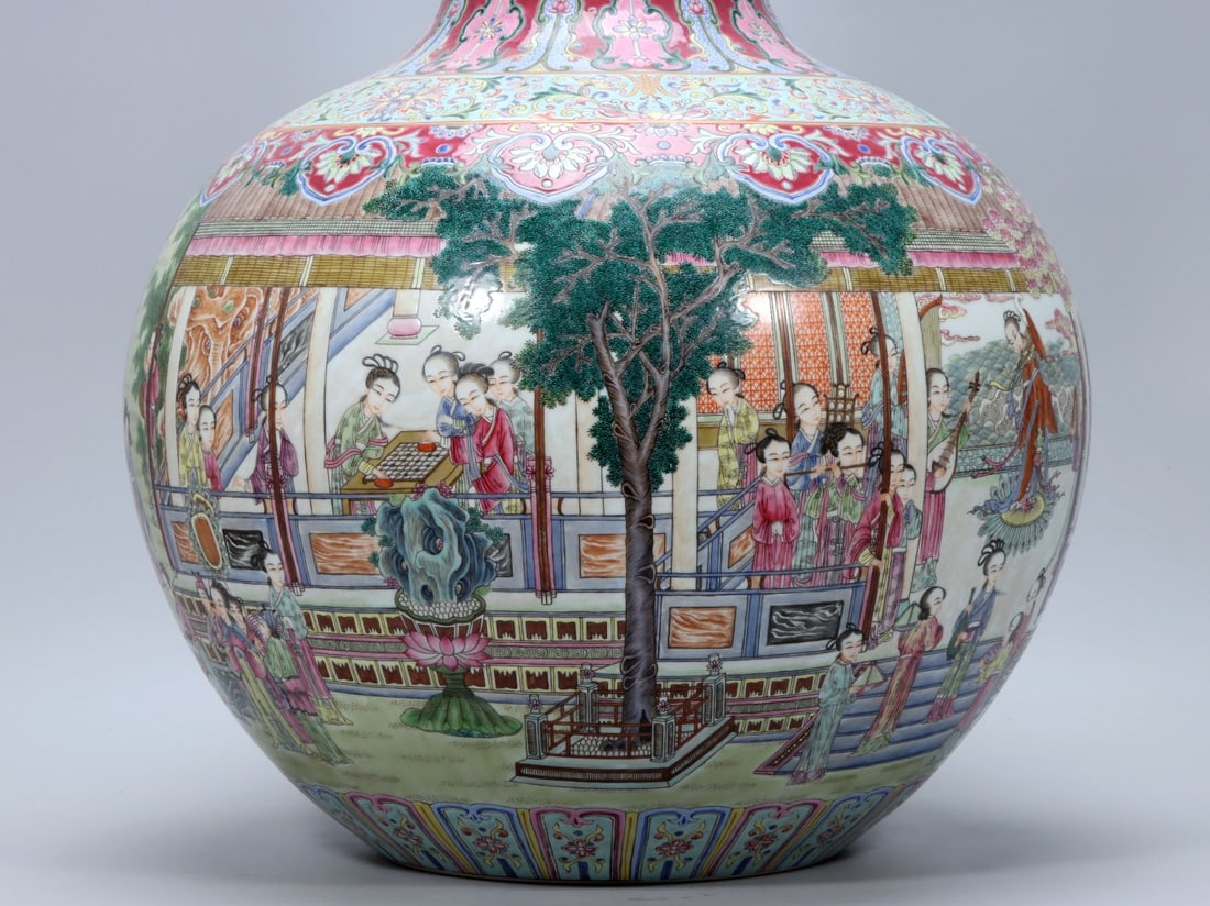 An Exquisite Ruby Red-Glazed Figures Pattern Vase - 5