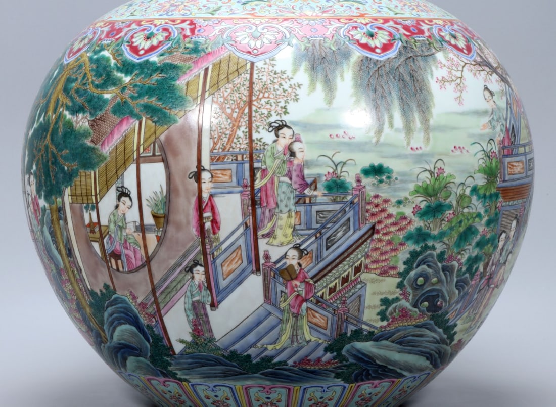 An Exquisite Ruby Red-Glazed Figures Pattern Vase - 8