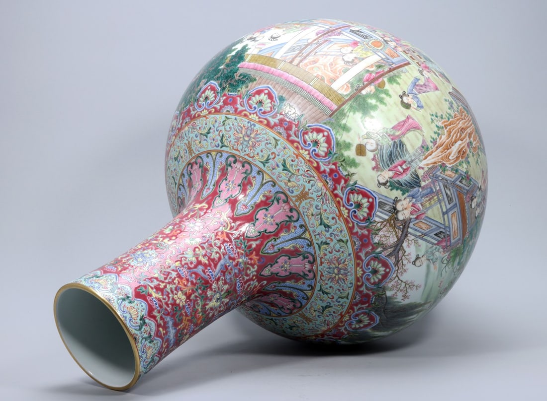 An Exquisite Ruby Red-Glazed Figures Pattern Vase - 9