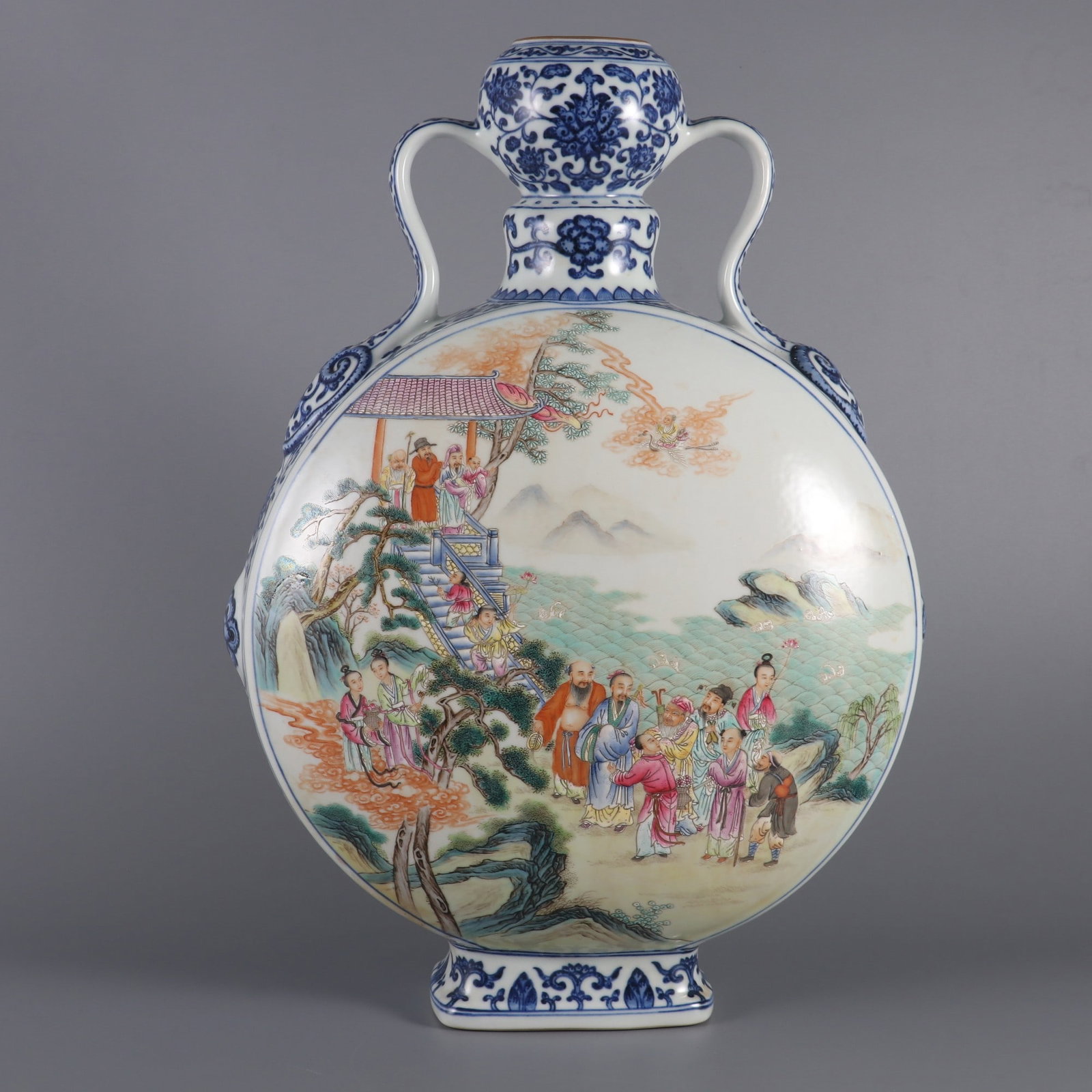 A Exquisite Blue and White Flower Pattern Ewer: A Exquisite Blue and White Flower Pattern Ewer,Qing Dynasty, China,Qianlong Six-character Mark,Size:8.3inx4.9inx3in