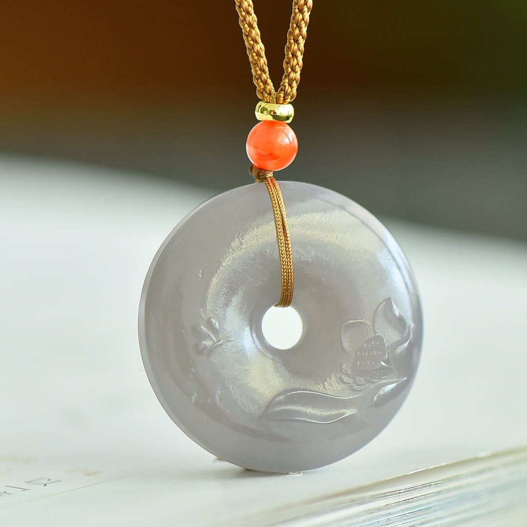 A Exquisite Hotan Jade Pendant: A Exquisite Hotan Jade Pendant,Size:1.2inx1.2in 和田玉烟紫莲花扣吊坠