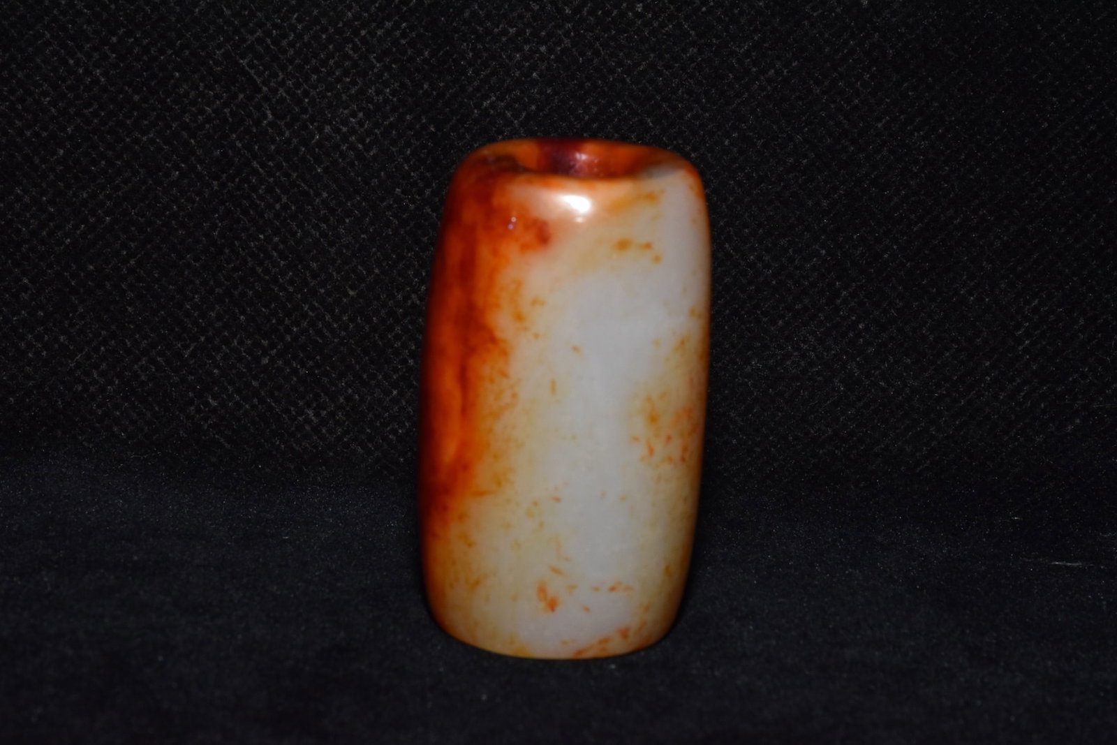 An Exquisite White Jade Pendant: An Exquisite White Jade Pendant,Qing Dynasty,China, Size:2.2inx1.2in,Weight:70g白玉挂件，中国清代， Size:5.5cmx3cm,Weight:70g