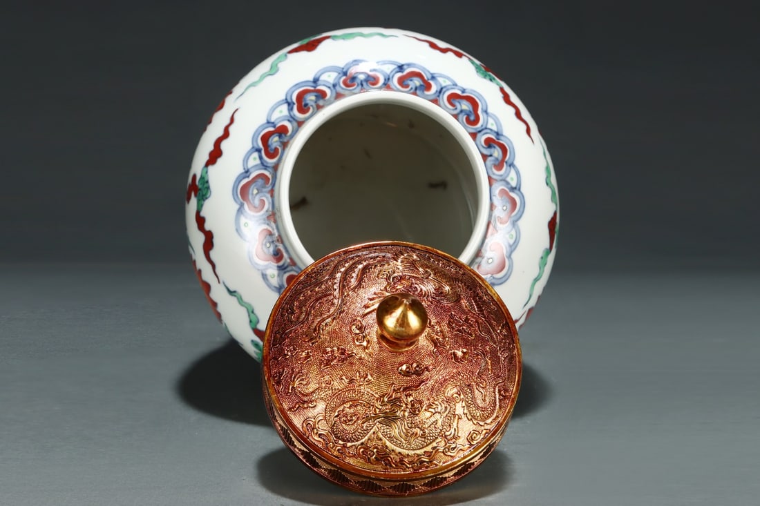 An Exquisite Doucai Flower Pattern Jar - 7