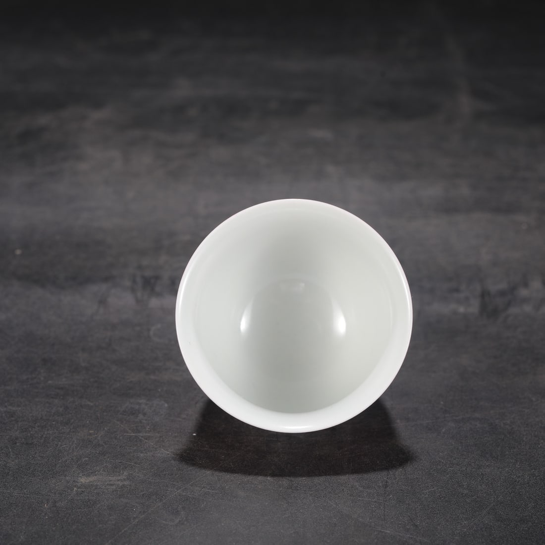 An Exquisite Ruby Red-Glazed Bowl - 4