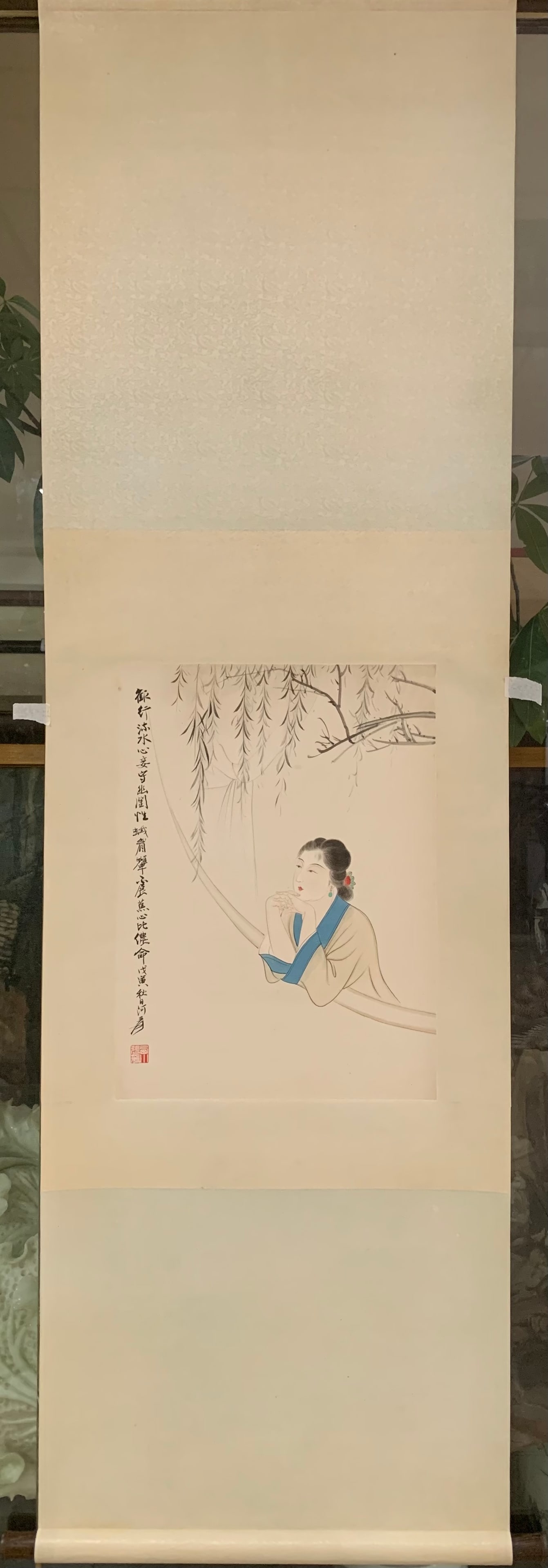 A Chinese Vertical Scroll Ink Painting of Woman on Paper, Zhang Daqian: A Chinese Vertical Scroll Ink Painting of Woman on Paper, Zhang Daqian, Size:22.8inx16.9in一幅中国水墨仕女图立轴,