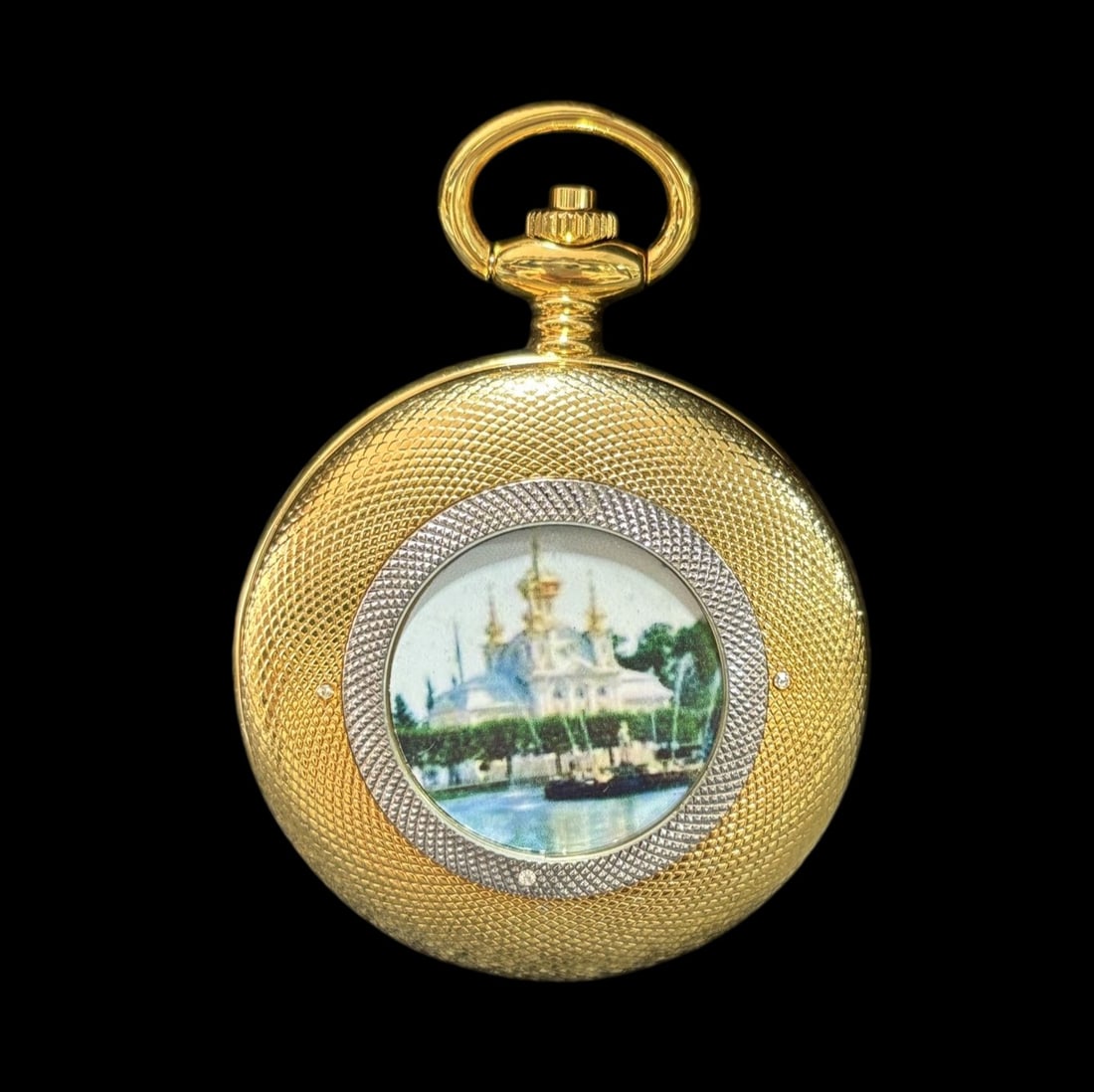 An Exquisite Gilt Bronze Landscape Pattern Pocket watch: An Exquisite Gilt Bronze Landscape Pattern Pocket watch Size:2in铜鎏金山水纹怀表 Size:5cm