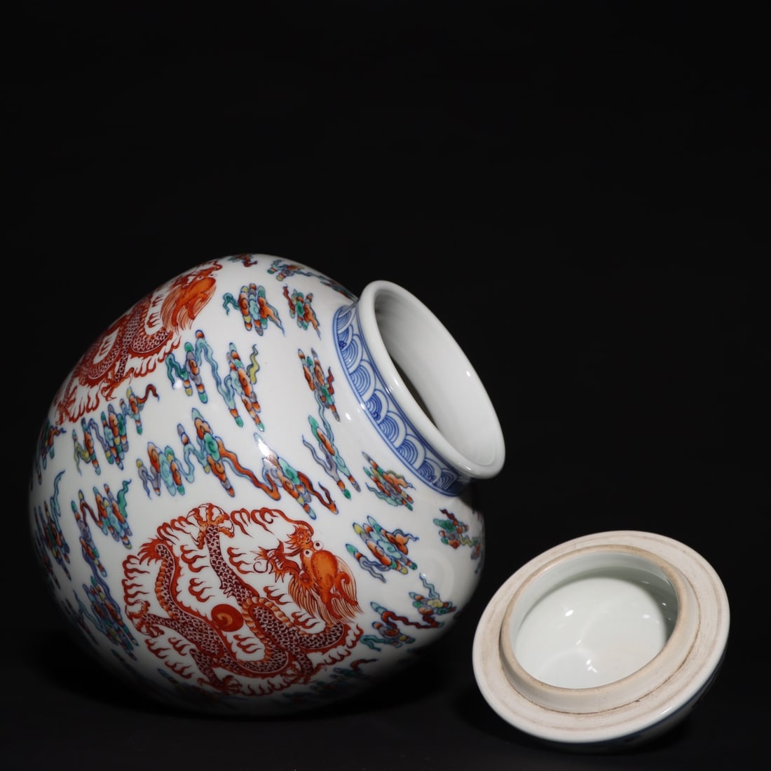 An Exquisite Doucai Dragon Pattern Jar - 7