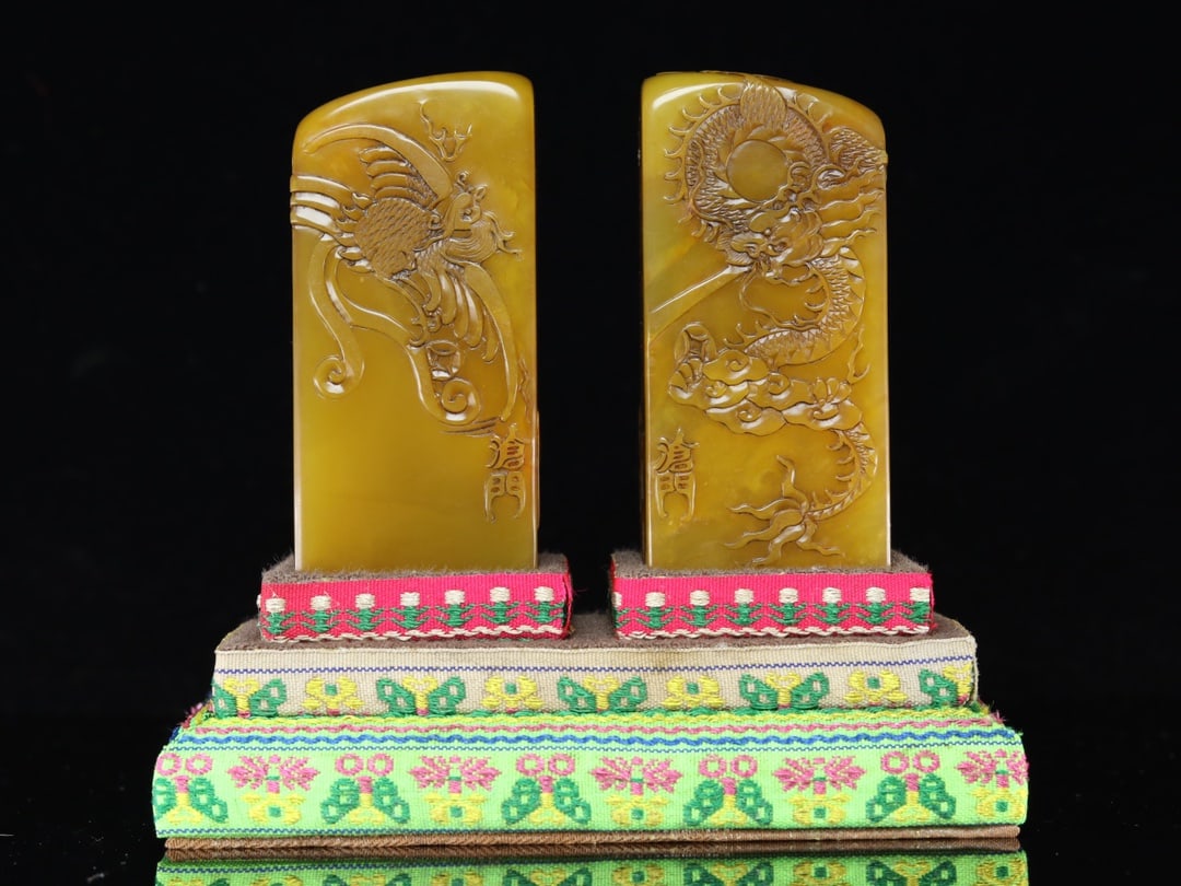 A Pair of Exquisite Tianhuang Stone Dragon and Phoenix Pattern Seals,With Poem