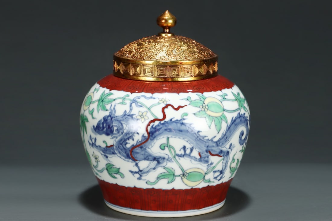 An Exquisite Doucai Lotus Pattern Dragon Pattern Jar - 4
