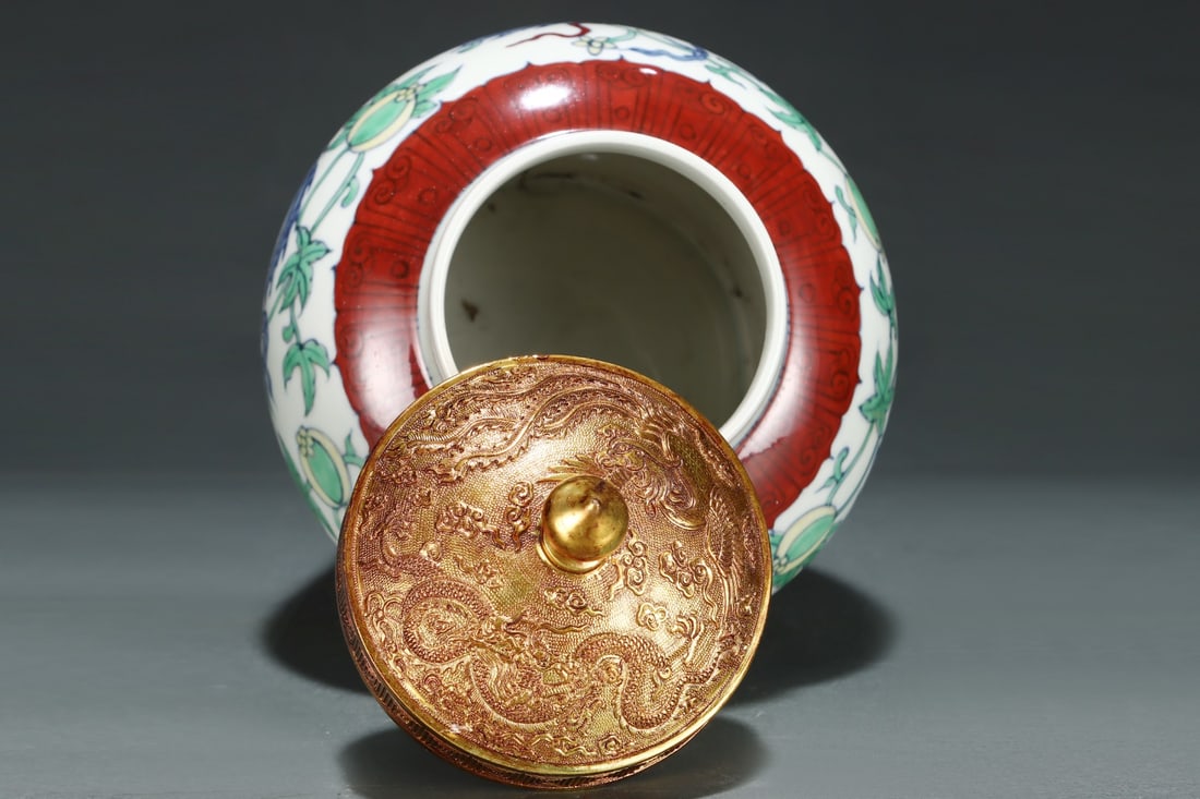 An Exquisite Doucai Lotus Pattern Dragon Pattern Jar - 7