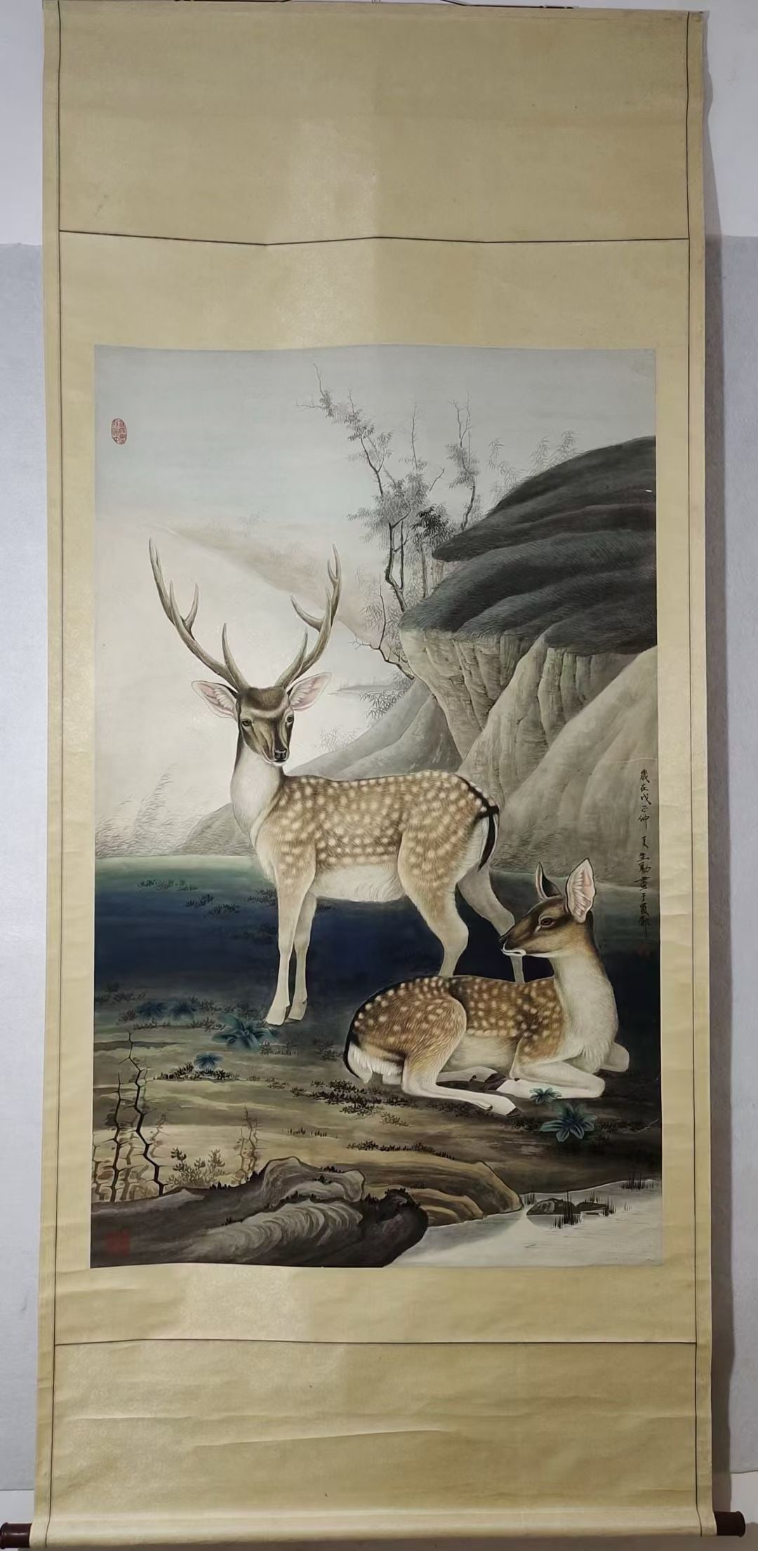 A Chinese Vertical Scroll Ink Painting of Sika Deer on Paper,Wang Shenyong: A Chinese Vertical Scroll Ink Painting of Sika Deer on Paper,Wang Shenyong, Size:(Without frame)58.5inx36.2in一幅中国水墨梅花鹿图立