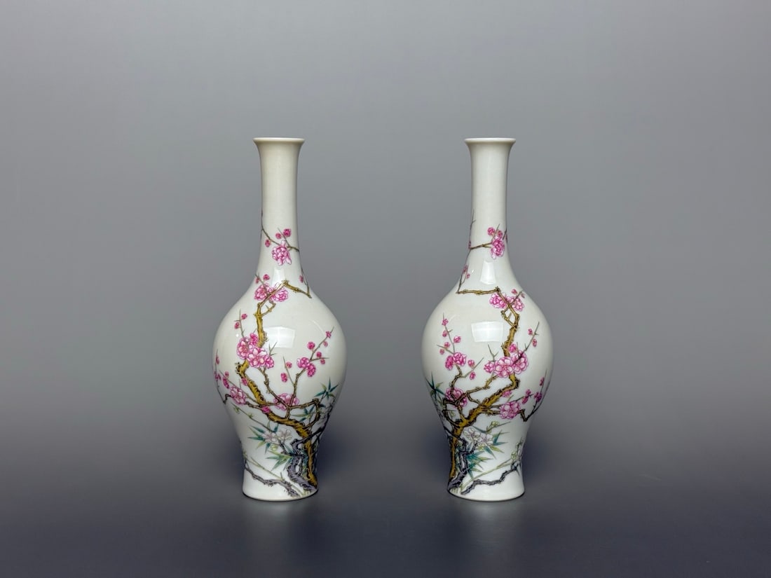 A Pair of Exquisite Famille-Rose Flower and Bird Pattern Vases: A Pair of Exquisite Famille-Rose Flower and Bird Pattern Vases,Qing Dynasty,China,Yongzheng Six-character Mark, Size:7.1inx2.8inx1.6in一对粉彩花鸟纹瓶,&