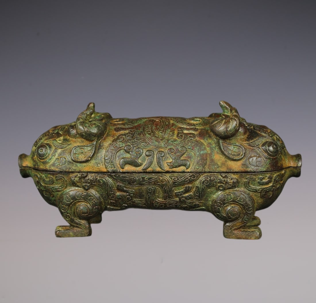 An Archaic Bronze Chi-Dragon Pattern Beast-Shaped Cover Box (1 of 9)