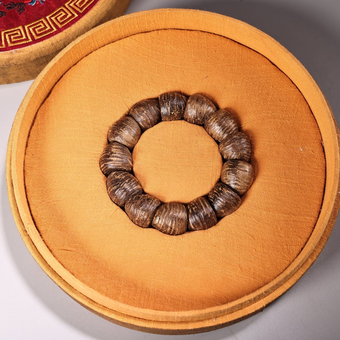 An Exquisite Eaglewood Bracelets - 2