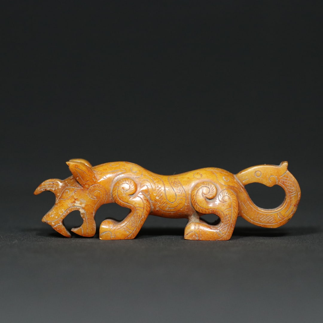 An Exquisite White Jade Tiger Pendant: An Exquisite White Jade Tiger Pendant,Han Dynasty,China, Size:3.1inx0.8inx0.9in,Weight:40g白玉老虎挂件,中国汉代,
