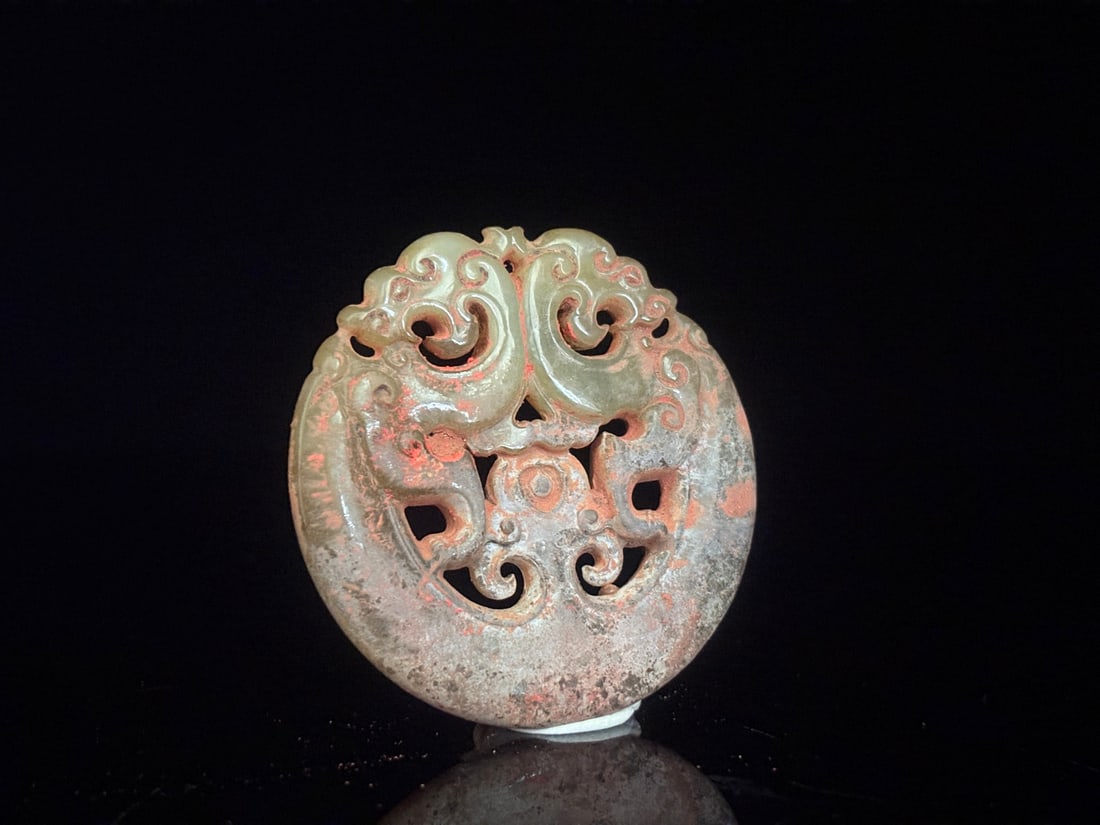An Exquisite White Jade Dragon Pattern Pendant: An Exquisite White Jade Dragon Pattern Pendant,Qing Dynasty,China, Size:2.2inx2.2inx0.2in,Weight:31g白玉龙纹挂件,中国清代, Size:5.5cmx5.5cmx