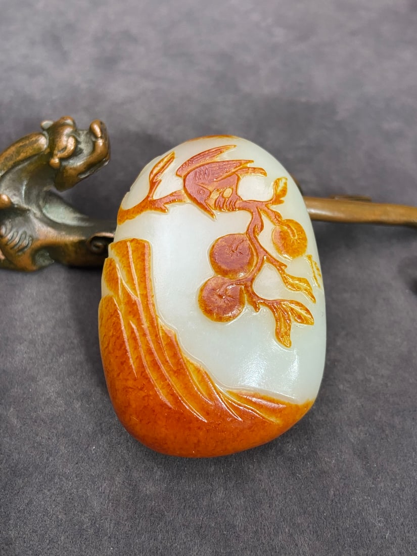An Exquisite White Jade Bird Fruit Pattern Pendant: An Exquisite White Jade Bird Fruit Pattern Pendant,Qing Dynasty,China, Size:2.4inx1.7inx0.8in,Weight:100g白玉鸟果纹挂件,中国清代, Size