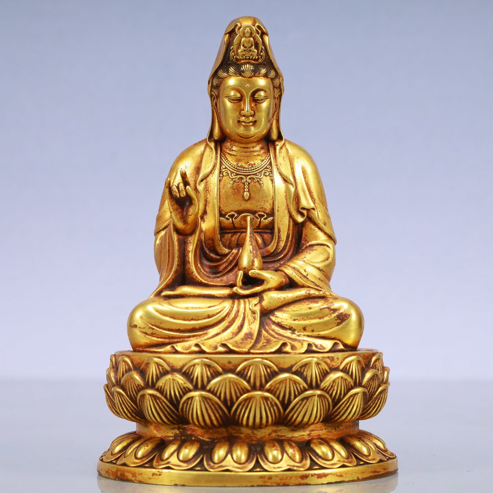 An Exquisite Gilt Bronze Statue of Avalokitesvara: An Exquisite Gilt Bronze Statue of Avalokitesvara Ming Dynasty, China Yongle Six-character Mark Size:4.1inx3.3inx6.5in Weight:1950g铜鎏金观音佛像