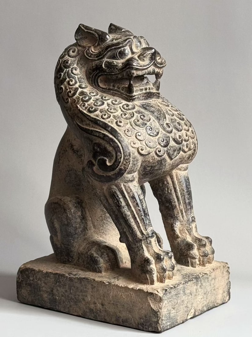An Exquisite Limestone Lion Ornament: An Exquisite Limestone Lion Ornament The Southern and Northern Dynasties of China Size:10.2inx6.5inx4.7in青石狮子摆件 中国南北朝 Size: