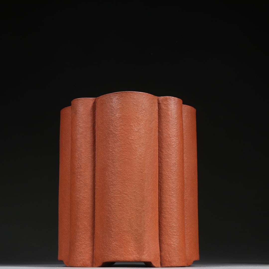 An Exquisite Purple Sands Brush Pot: An Exquisite Purple Sands Brush Pot Qing Dynasty, China Size:6.2inx5.6in紫砂棱形笔筒 中国清代 Size:15.8cmx14.2cm