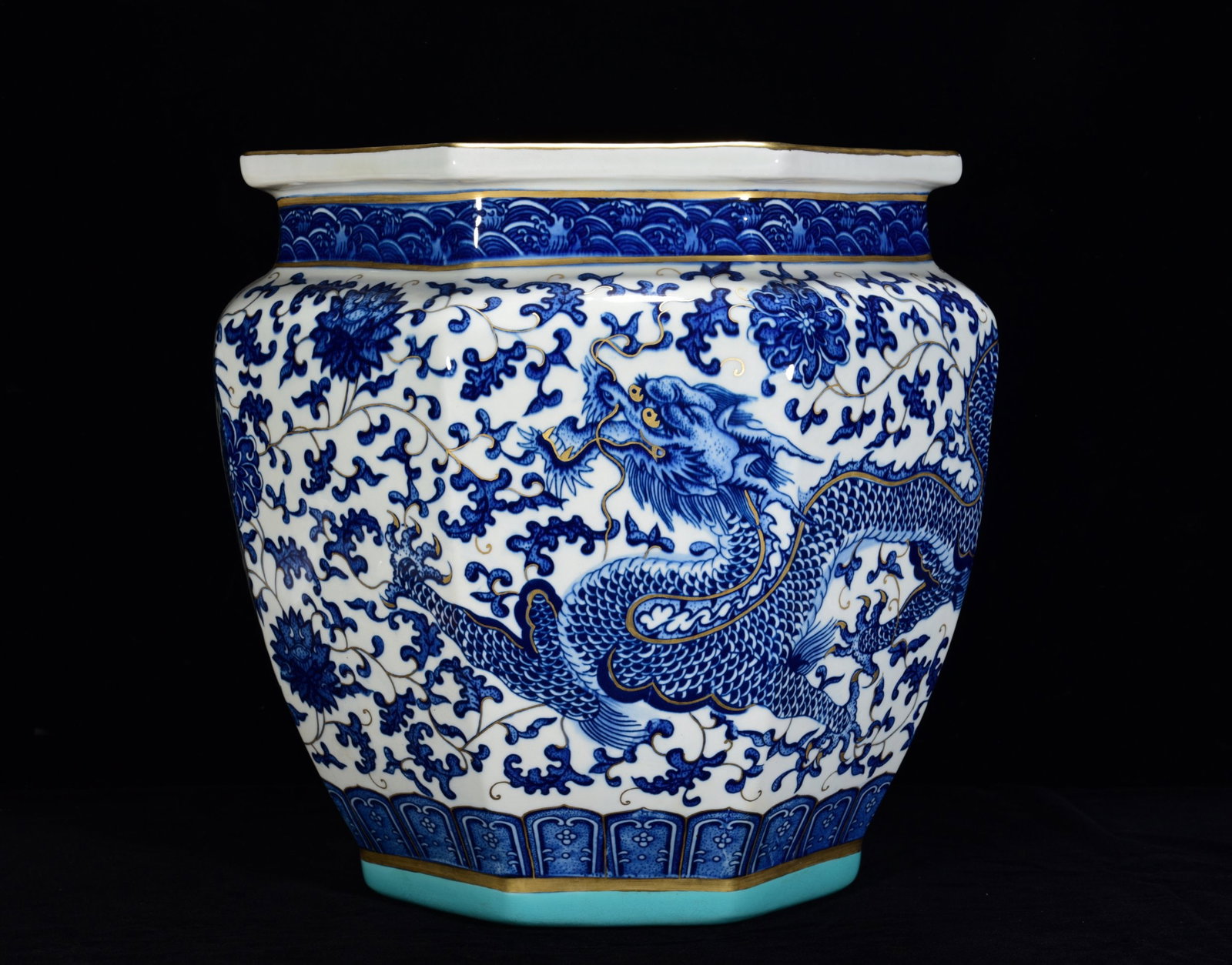 An Exquisite Blue and White Dragon Pattern Vat: An Exquisite Blue and White Dragon Pattern Vat,Qing Dynasty,China,with Qianlong Six-character