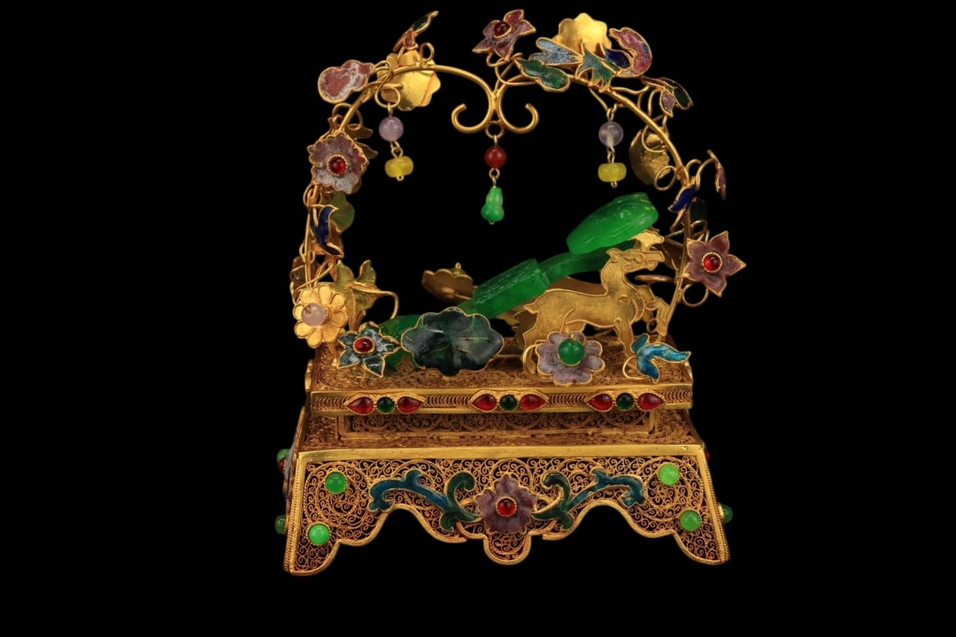 An Exquisite Filigree and Gilding Ruyi Ornament,Inlaid Gems (1 of 9)