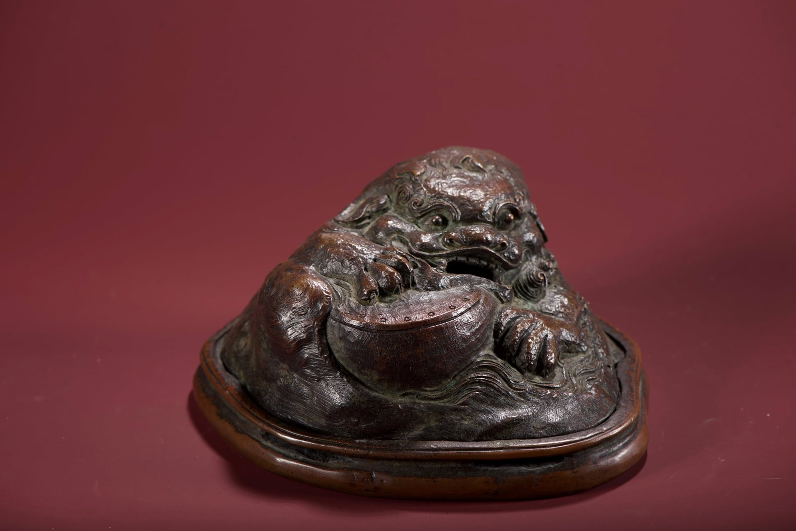 An Exquisite Copper Auspicious Animal Pattern Censer: An Exquisite Copper Auspicious Animal Pattern Censer,Qing Dynasty,China,with Qianlong Four-character Mark,Size:3.5inx7.1inx5.9in,Weight:1655g,铜瑞兽纹香炉,中&