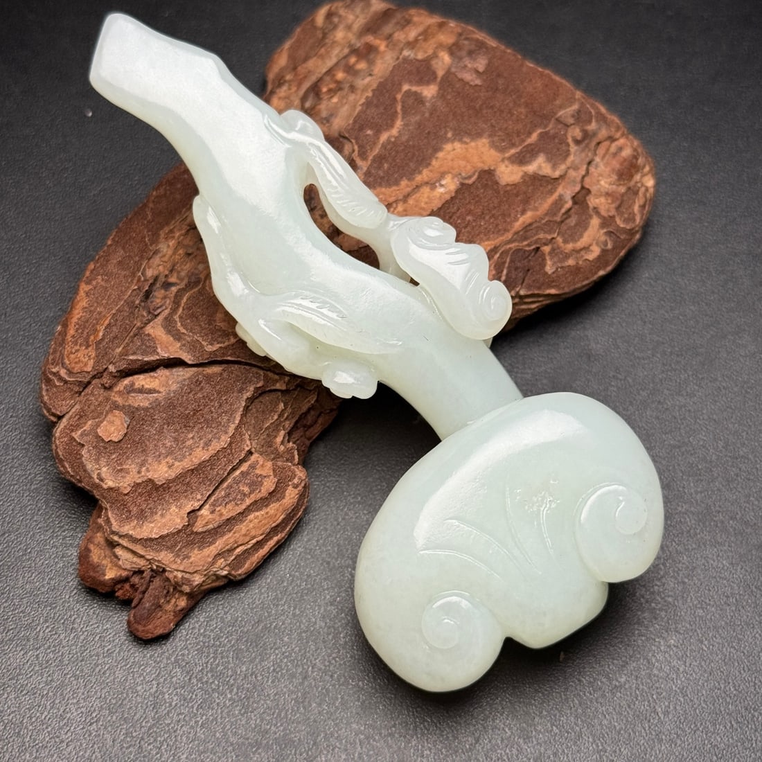 An Exquisite White Jade Ruyi Ornament: An Exquisite White Jade Ruyi Ornament,Qing Dynasty,China,Size:3.6inx1.6inx0.7in,Weight:57g,白玉如意摆件,中国清代