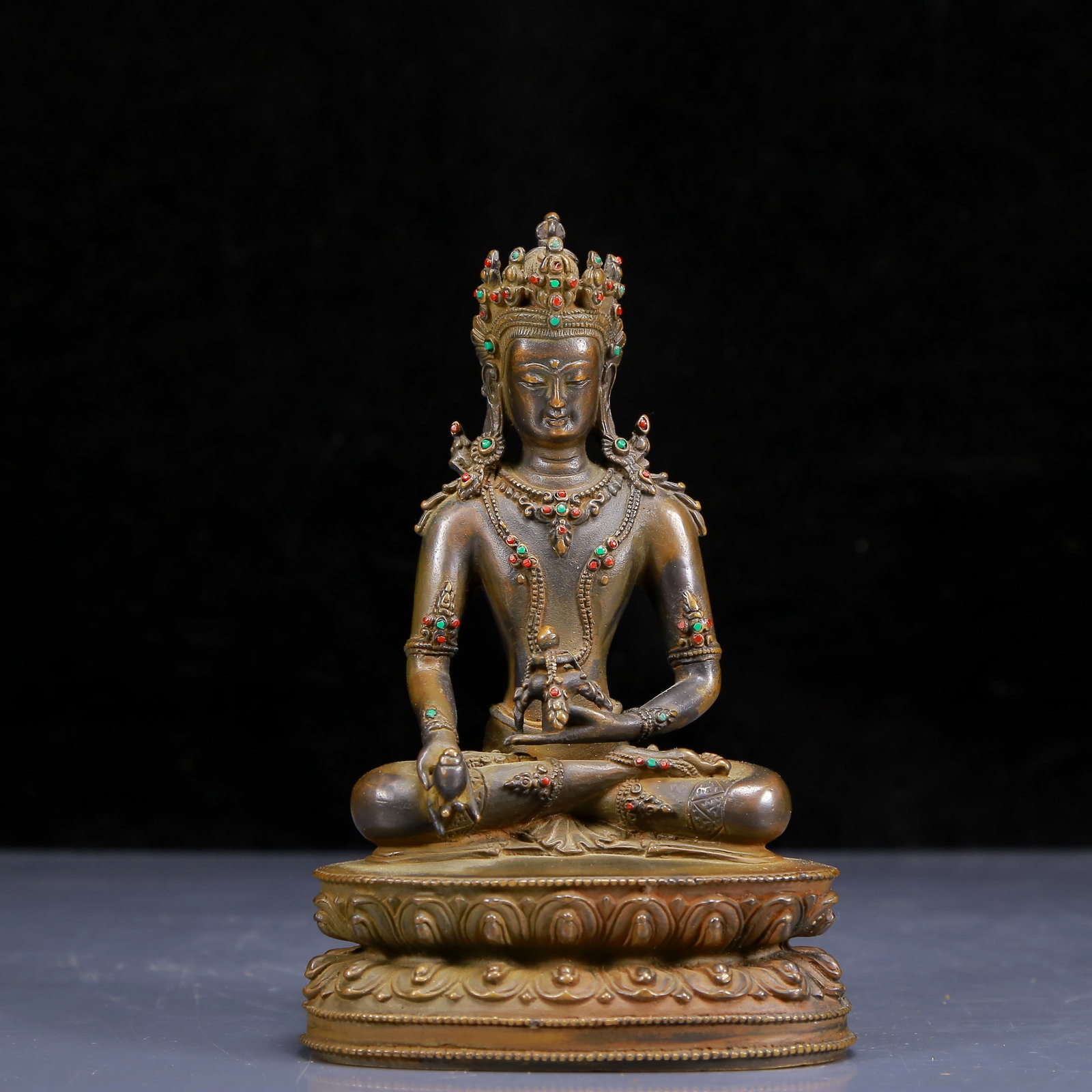 A Solemn Bronze Inlaid Turquoise Statue of Amitayus: A Solemn Bronze Inlaid Turquoise Statue of Amitayus,Qing Dynasty,China,Size:4.3inx2.8inx6.5in,Weight:775g,铜嵌绿松石无量寿佛像,清É