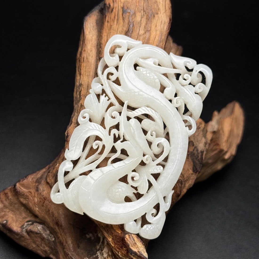 An Exquisite White Jade Dragon Pattern Pendant - 2