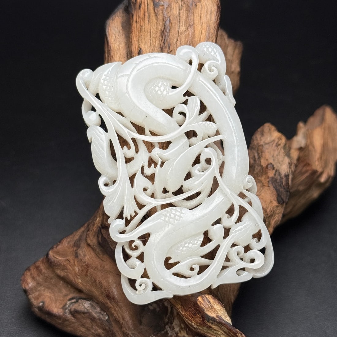 An Exquisite White Jade Dragon Pattern Pendant - 3
