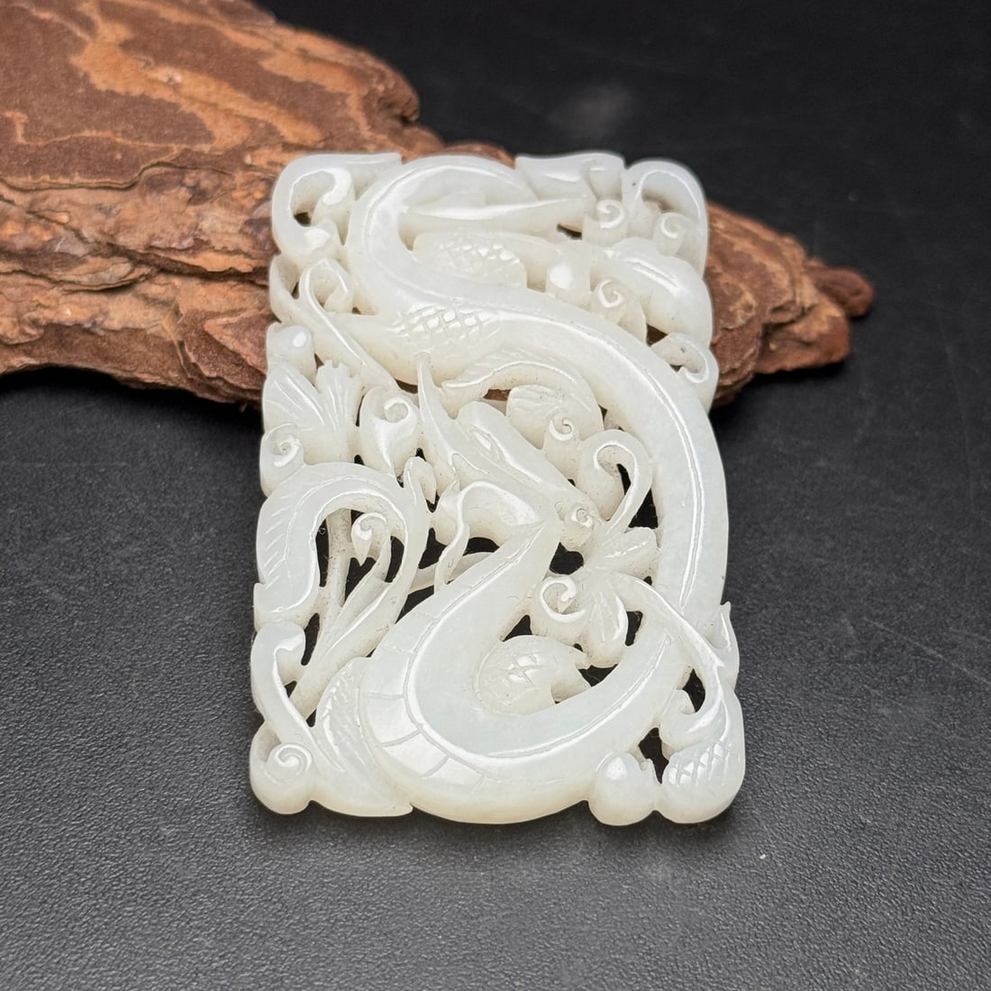An Exquisite White Jade Dragon Pattern Pendant - 7