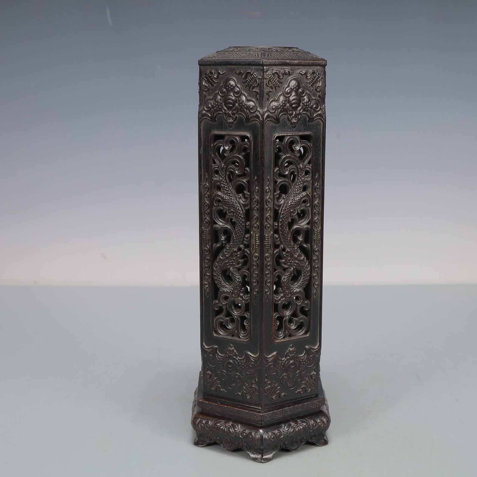 An Exquisite Zitanwood Dragon Pattern Censer: An Exquisite Zitanwood Dragon Pattern Censer,Qing Dynasty,China,Size:4.7inx11.2in,Weight:550g,紫檀木龙纹香炉,中国清代