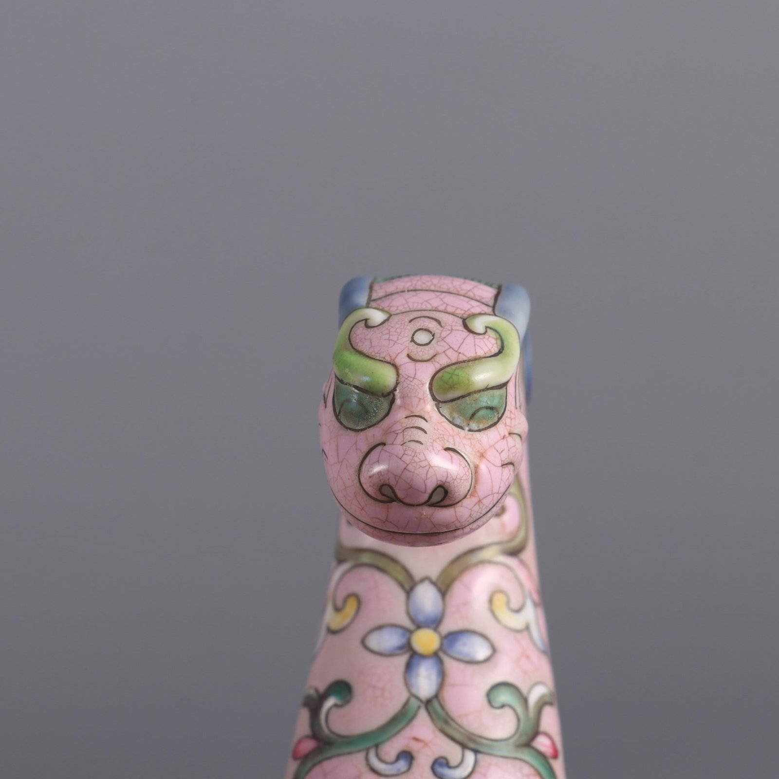 An Exquisite Green Ground Lotus Pattern Hook - 6