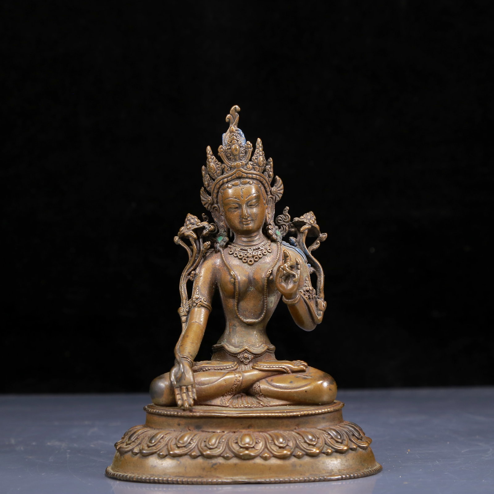 A Solemn Bronze Statue of White Tara: A Solemn Bronze Statue of White Tara,Qing Dynasty,China,Size:4.7inx3.5inx6.7in,Weight:910g,铜白度母像,清代