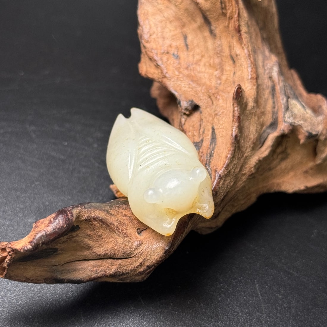 An Exquisite White Jade Cicada Ornament - 7