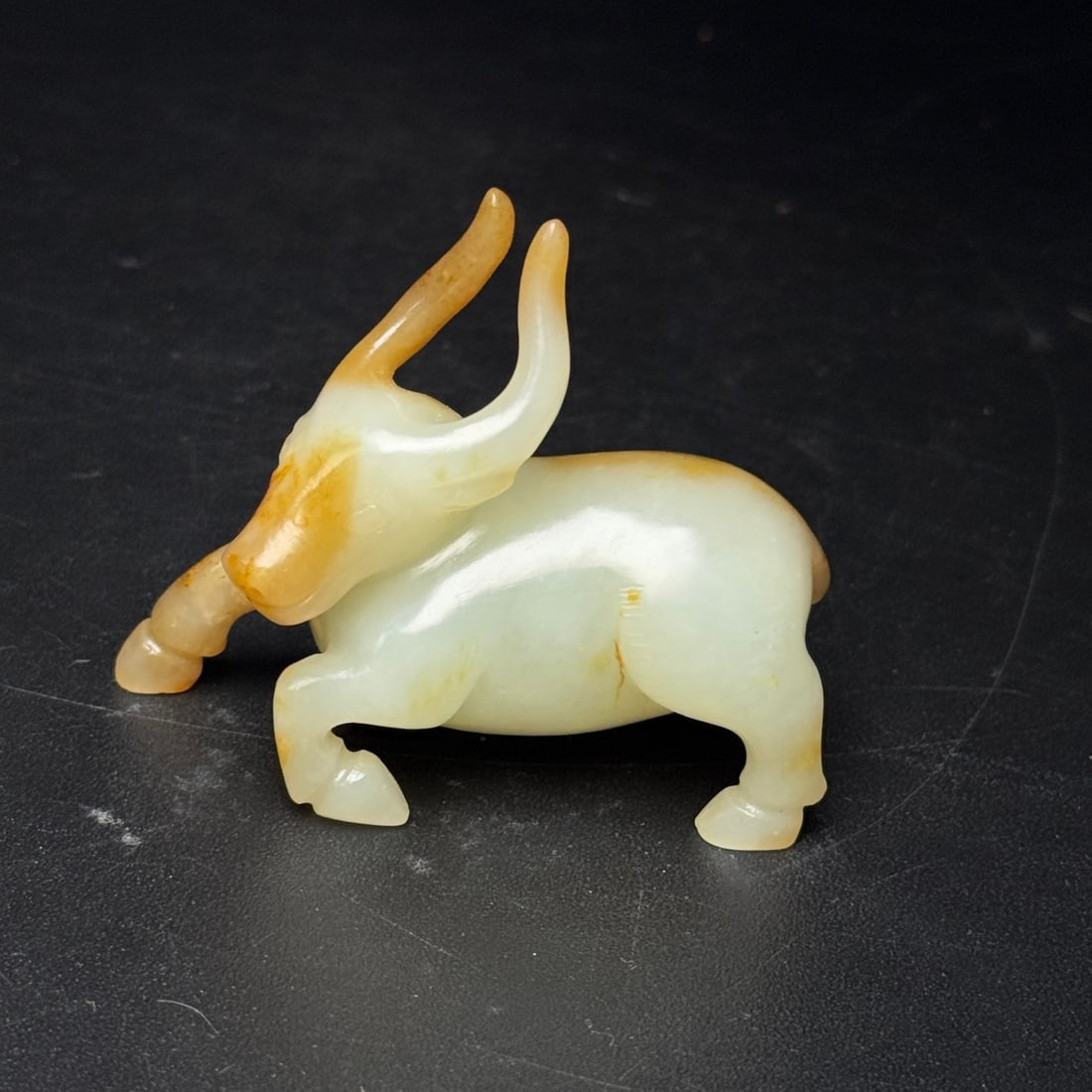 An Exquisite White Jade Buffalo Ornament: An Exquisite White Jade Buffalo Ornament,Han Dynasty,China,Size:2.5inx2.1inx1in,Weight:60g,白玉牛摆件,中国汉代